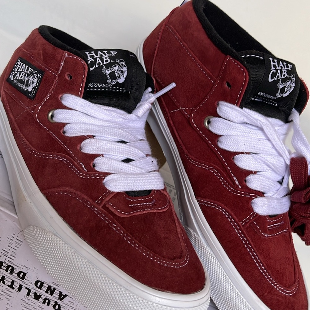 Vans WMNS Skate Half Cab
Pig Suede Brick
VN0A5KYABRI
Sneakers - Picture 9 of 16